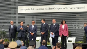 L’aeroporto di Milano Malpensa intitolato a Silvio Berlusconi. La Russa “La sua figura interpreta il senso di volare alto” / Video