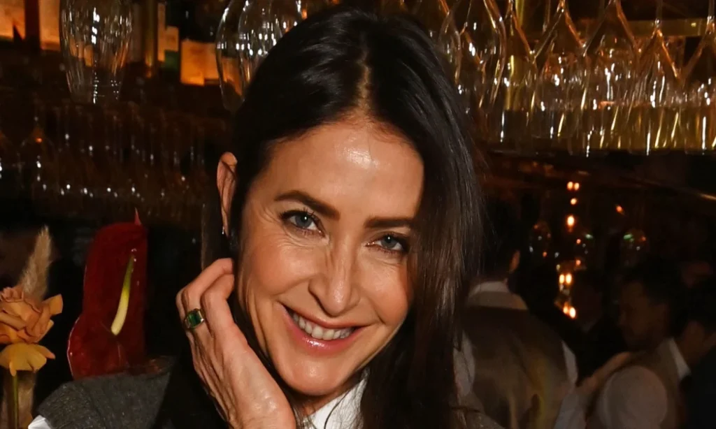 Fashion rule for women over 40 by Lisa Snowdon: timeless style tips for all ages.