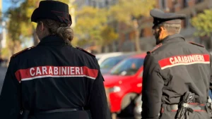 Sorprende i ladri nel cortile e spara: un morto nel Cuneese