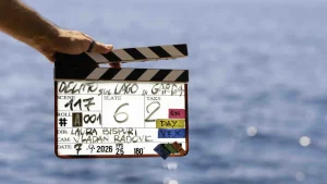 “Segreti Mortali a Garda”
Serie italiana su Disney+ ambientata sul Lago di Garda con un cast stellare.
