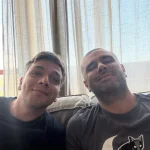 Alessandro Di Battista “Sto molto meglio e finalmente sono a casa, grazie ai medici del Gemelli”