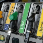 Eni blocca carburanti: gasolio a 2,19€ e benzina a 1,99€, governo apprezza