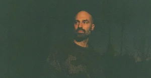 Decap è il talento dietro le percussioni della tua canzone preferita. Rivelato il segreto!