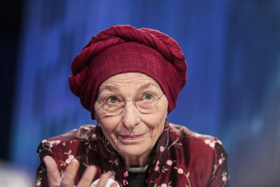 Emma Bonino ricoverata in ospedale a Roma, accertamenti in corso al Santo Spirito. Il medico “E’ vigile e lucida”
