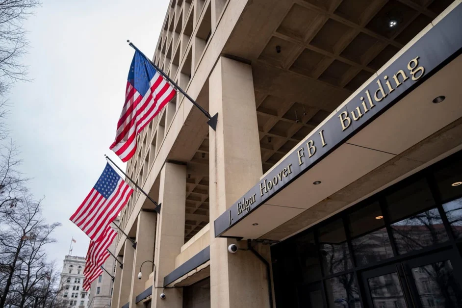 L’Fbi lancia l’allarme: “Intelligence russa pianifica omicidi mirati negli Usa e nei Paesi europei alleati di Kiev”