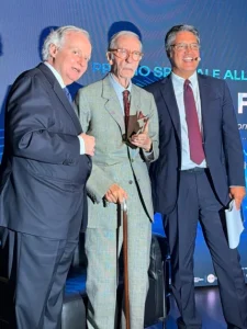 Premio alla Carriera a Vittorio Feltri: “I giornali resistono, i telefonini non li uccideranno”