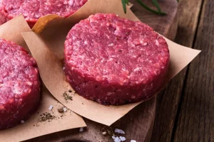 Hamburger bufalo richiamato per Salmonella: titolo da creare