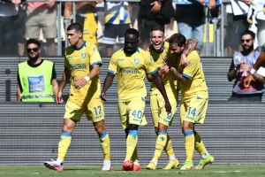Il Frosinone vince ancora, 3-2 al Venezia nella sfida tra neopromosse