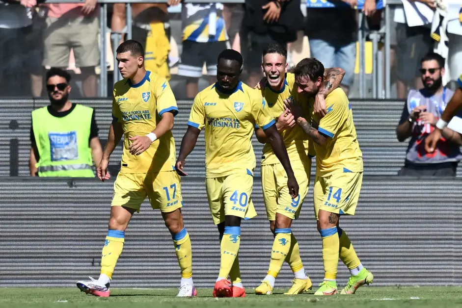 Il Frosinone vince ancora, 3-2 al Venezia nella sfida tra neopromosse
