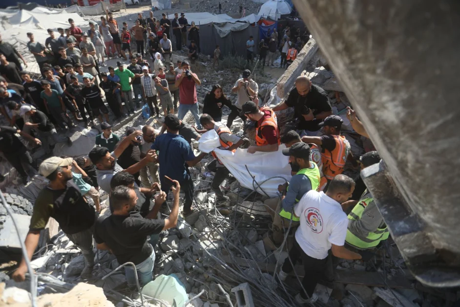 Crolla un edificio a Gaza: almeno 11 vittime. Cento persone sotto le macerie, 50 sono bambini