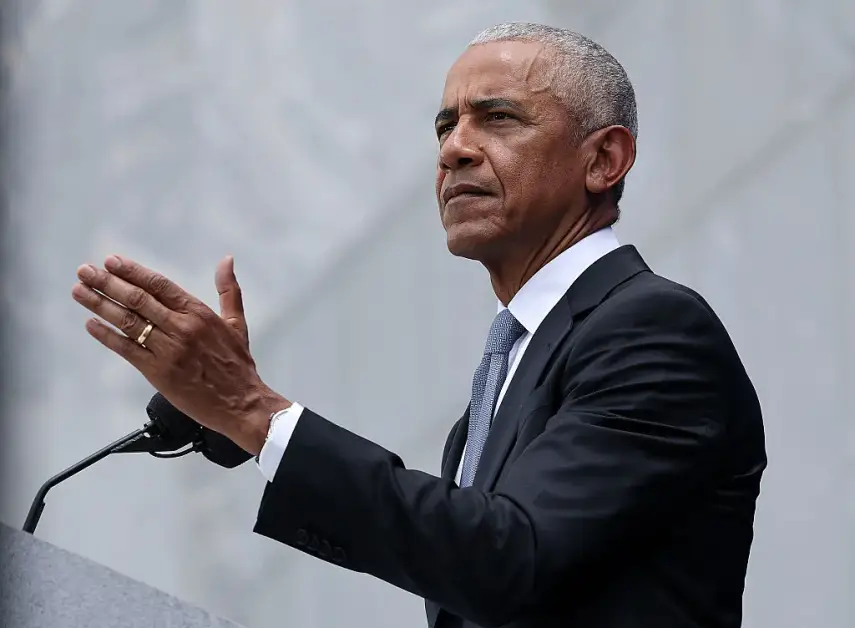 Obama spinge i democratici a creare un piano chiaro per la protezione dell’IA. Titolo: “Obama esorta i democratici a proteggere l’IA con un piano chiaro”