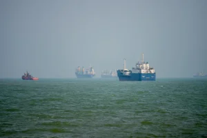 Nuovi attacchi Usa nei pressi di Hormuz, Trump avverte: “Teheran non reagisca”