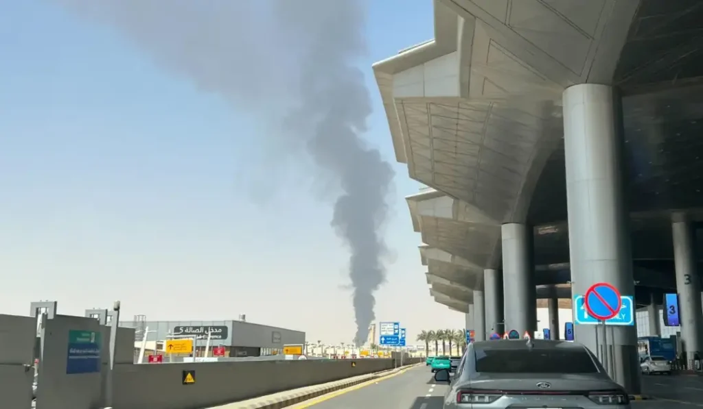 Gli Houthi annunciano attacchi a obiettivi sensibili a Riad e a siti petroliferi a Yanbu