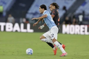 La Lazio scappa, il Milan la riprende: è 2-2 all’Olimpico