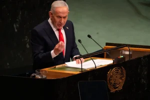 Netanyahu all’Onu: “Accusare Israele di genocidio è la più grande bugia del secolo”. Decine di diplomatici lasciano l’aula