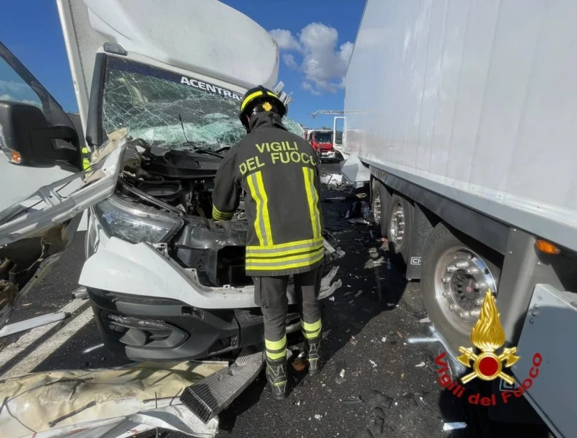 Scontro tra furgone e tir a Olbia, un morto