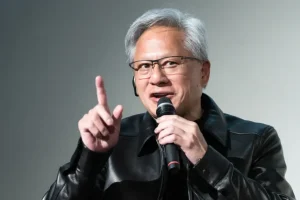Jensen Huang riceve chiamata da Trump e presenta sorpresa, senza rivelare dettagli.