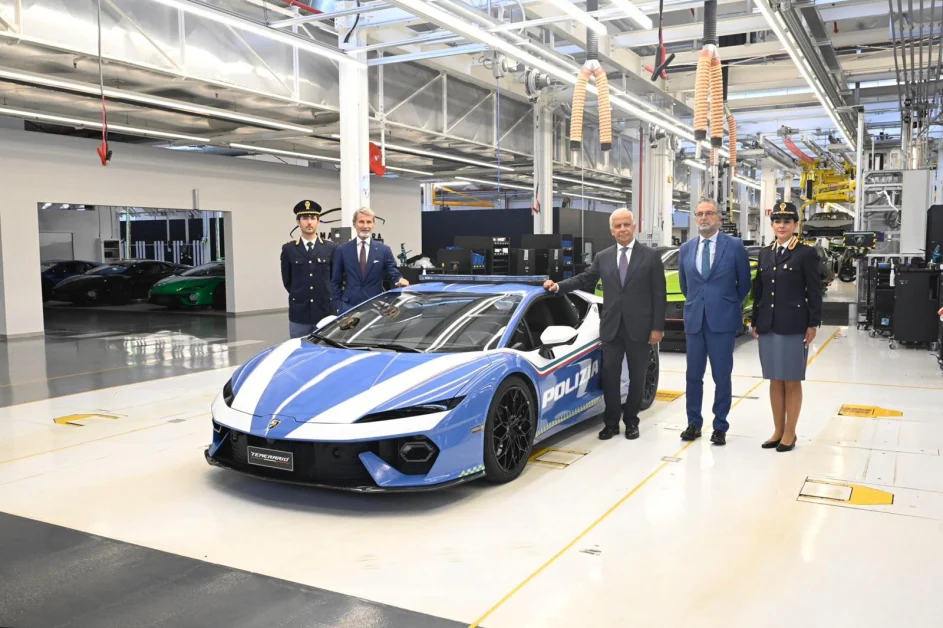 Automobili Lamborghini presenta la nuova Temerario per la Polizia di Stato