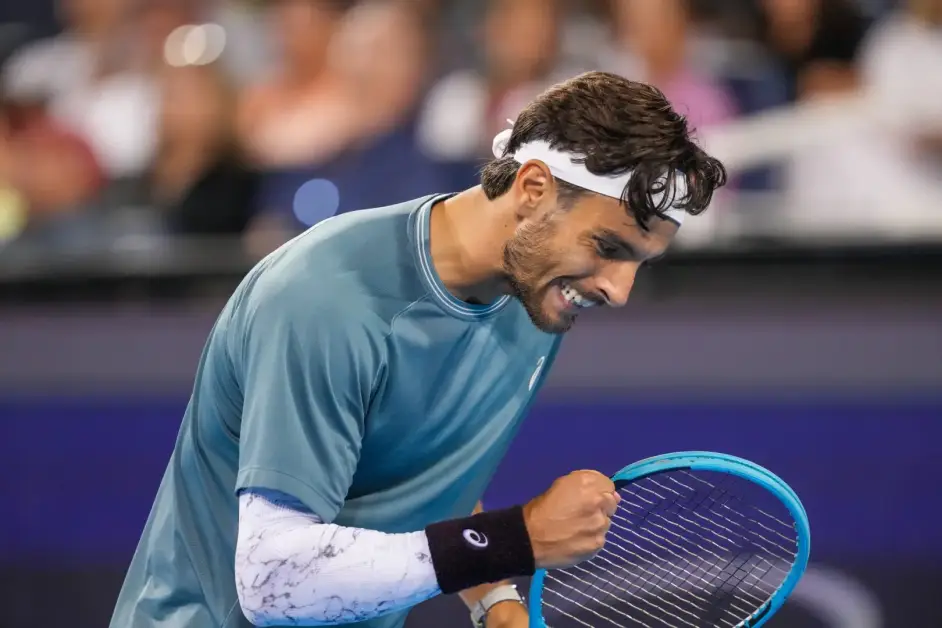 Musetti avanza al secondo turno degli Us Open, Sonego si arrende al quinto set contro Zverev
