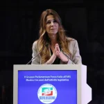 Foto ritoccata di Matilde Siracusano, bufera su Vannacci. Il leader di Futuro Nazionale si difende: “Cercare meglio a chi rivolgere le accuse…”