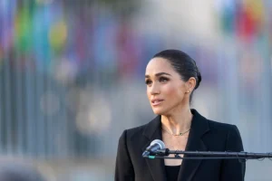 Harry e Meghan cambiano scuola ai figli per motivi di sicurezza: numero telefonico trapelato.