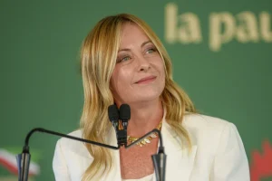 Meloni, Trump e Crosetto dominano le citazioni su radio e tv nell’ultima settimana
