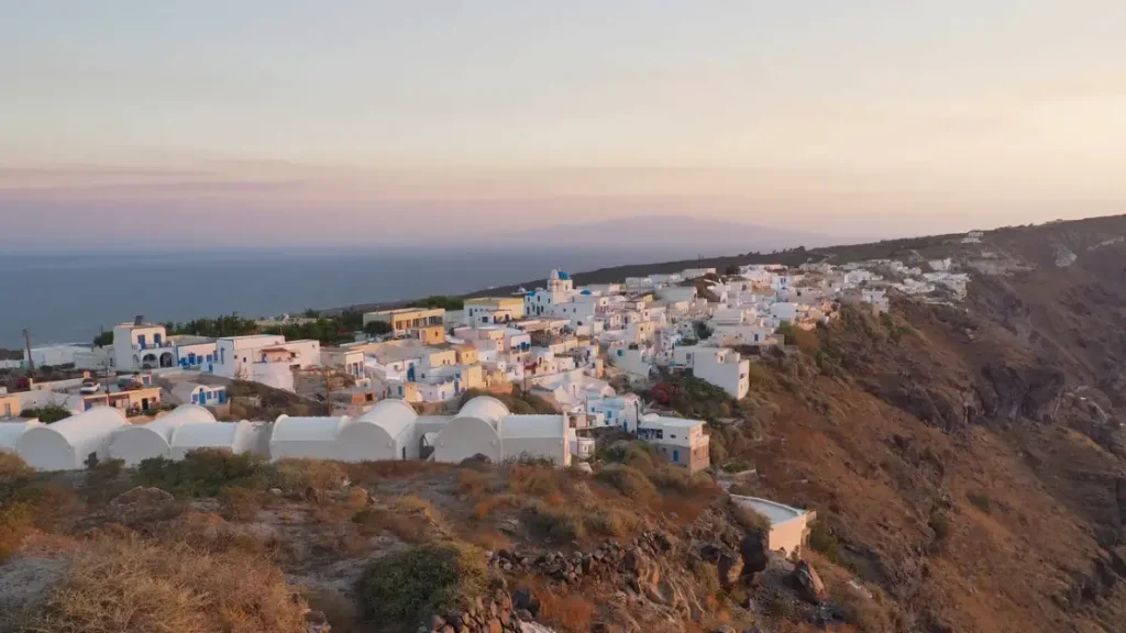 Le delizie e la viticoltura di Santorini: Intervista al viticoltore Michael Kouloglou. Pace marina in Grecia.