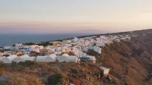 Le delizie e la viticoltura di Santorini: Intervista al viticoltore Michael Kouloglou. Pace marina in Grecia.