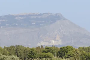 Tragico incidente in una gara automobilistica in Sicilia, due morti e un ferito alla Cronoscalata Monte Erice