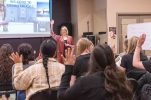 Le qualità ricercate dagli insegnanti del Cameo College nei nuovi studenti 
Titolo: “Cosa cercano gli insegnanti del Cameo College nei nuovi studenti”