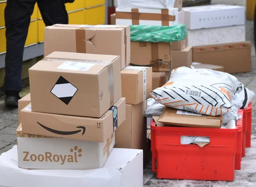 Desertificazione commerciale: piattaforme online sottraggono 16,7 miliardi ai negozi locali