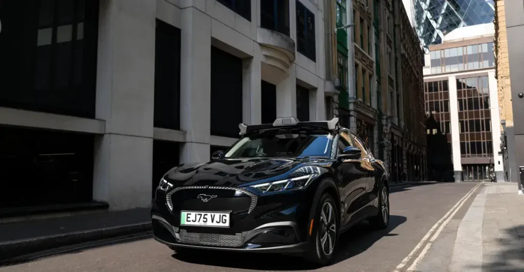 Uber lancia i robotaxi prima di Waymo a Londra: rivoluzione dei trasporti urbani.
