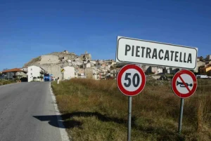 Morte avvelenate con la ricina a Pietracatella, perquisizione nello studio di Gianni Di Vita