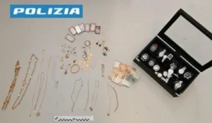 Truffa del falso carabiniere, arrestato un 19enne con 30 mila euro di gioielli