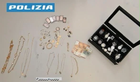 Truffa del falso carabiniere, arrestato un 19enne con 30 mila euro di gioielli
