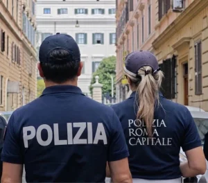 Controlli della Polizia contro il commercio abusivo a Roma, sanzioni per 33 mila euro