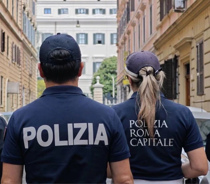 Controlli della Polizia contro il commercio abusivo a Roma, sanzioni per 33 mila euro