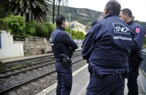 Treno deraglia in Normandia, 44 feriti. Prende corpo l’ipotesi sabotaggio