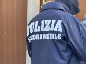 Rapine a uffici postali di Roma, malviventi incastrati dalle telecamere: due arresti / Video