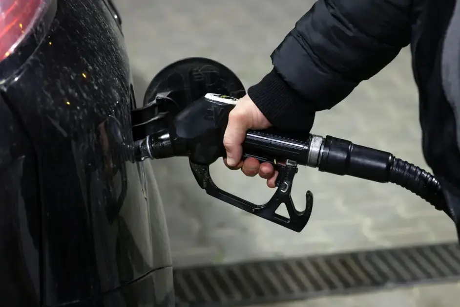 Prezzo carburanti Ue: trasporto privato cresce del 23,8% ad agosto anno su anno