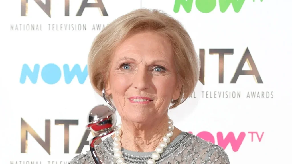 Mary Berry stuns in stunning beaded NTA dress – a masterclass in elegant party fashion