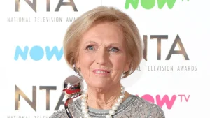 Mary Berry stuns in stunning beaded NTA dress – a masterclass in elegant party fashion