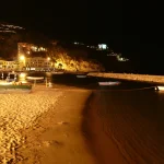 Il mare di notte non è mai veramente buio: come l’inquinamento luminoso sta cambiando la natura