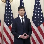La Fed alza tassi di 0,25%: Warsh sfida Trump per combattere l’inflazione