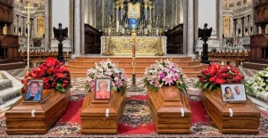 Crollo Messina, la Cattedrale gremita per l’ultimo saluto alle vittime