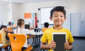 Riforma scolastica: discussioni in corso per risolvere problemi e allungare tempi.