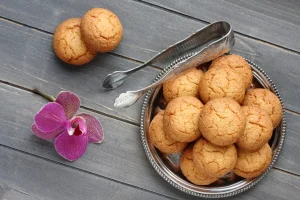Scopri i deliziosi amaretti dal sapore autentico e irresistibile con etichetta non conforme.
