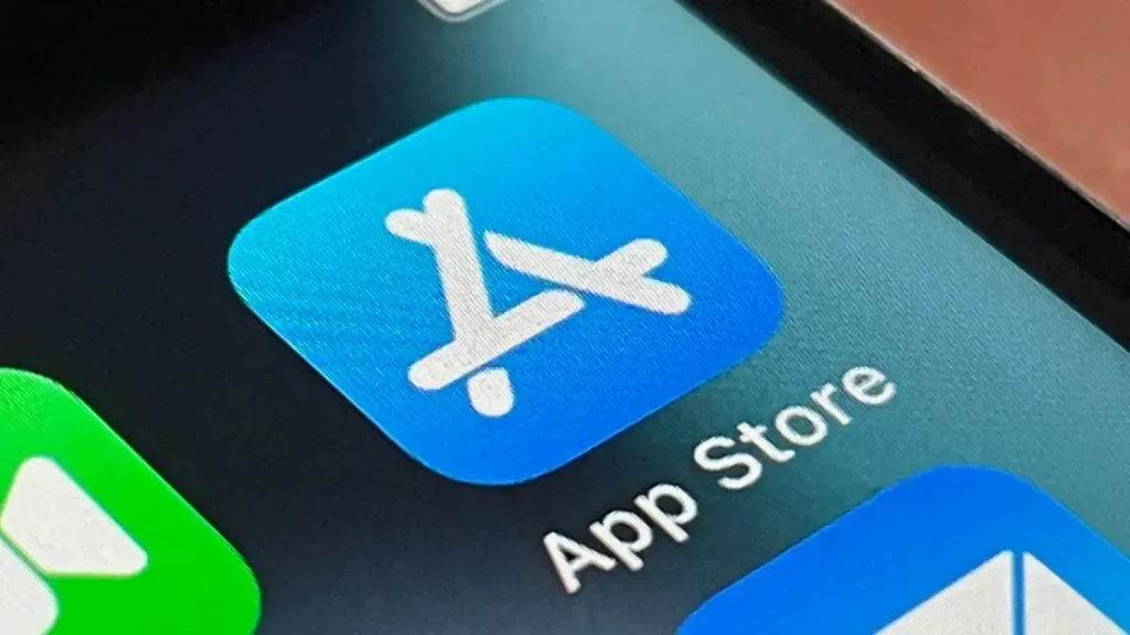 Phil Schiller lascia l’App Store per piani futuri incerti, preoccupato. Titolo: “Phil Schiller esce dall’App Store per incertezze future”