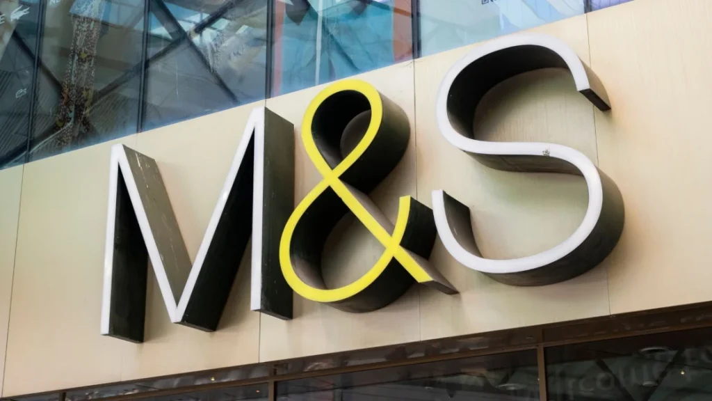 Nuovo M&S coat in cera: previsto sold out veloce. Ordina subito online!