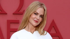 Nicole Kidman’s chic autumn outfit: blazer, jeans and loafers on repeat